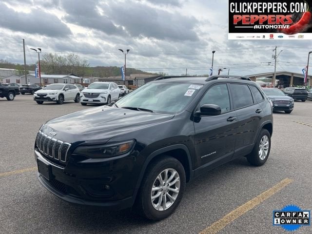 2022 Jeep Cherokee Latitude Lux in Black — front three-quarter view